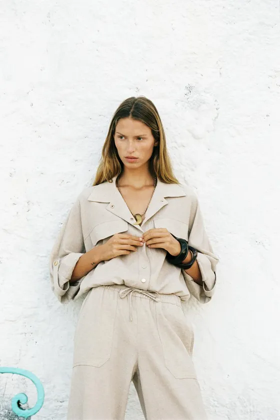 РУБАШКА В СТИЛЕ САФАРИ С КОРОТКИМИ РУКАВАМИ