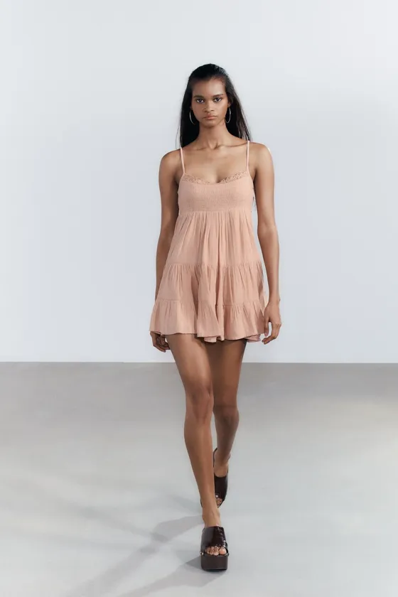 КОРОТКОЕ ПЛАТЬЕ ИЗ ШИФОНА С КРУЖЕВОМ