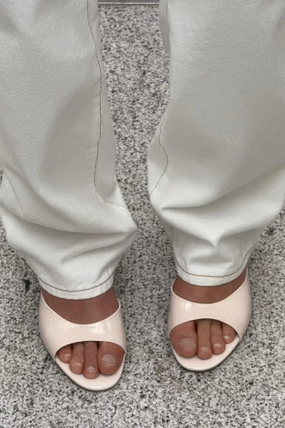 БОСОНОЖКИ ИЗ ЛАКИРОВАННОЙ ИСКУССТВЕННОЙ КОЖИ