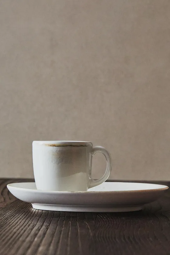 кофейная чашка с блюдцем