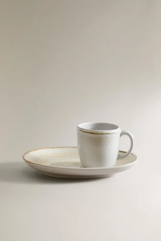 кофейная чашка с блюдцем