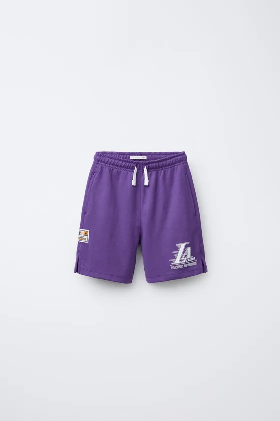 ШОРТЫ-БЕРМУДЫ С ПРИНТОМ LAKERS NBA ©