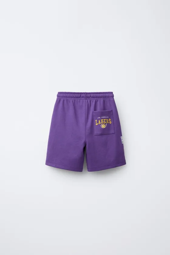 ШОРТЫ-БЕРМУДЫ С ПРИНТОМ LAKERS NBA ©