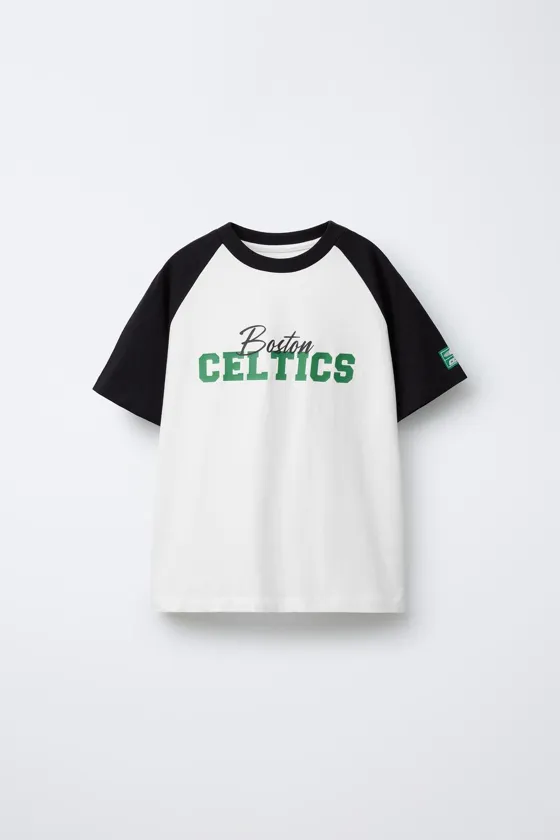 ФУТБОЛКА С РУКАВАМИ РЕГЛАН И ПРИНТОМ BOSTON CELTICS NBA ©