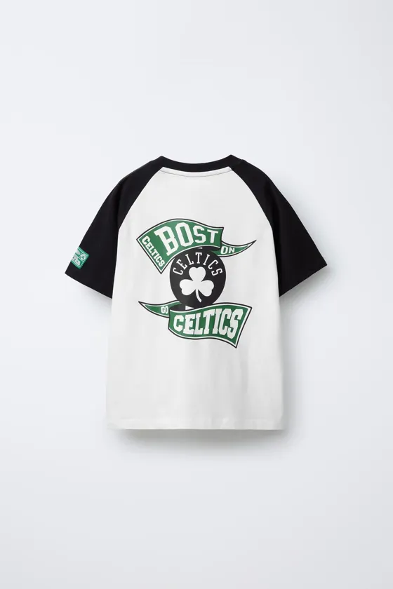ФУТБОЛКА С РУКАВАМИ РЕГЛАН И ПРИНТОМ BOSTON CELTICS NBA ©
