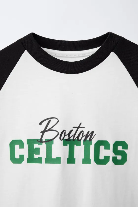 ФУТБОЛКА С РУКАВАМИ РЕГЛАН И ПРИНТОМ BOSTON CELTICS NBA ©