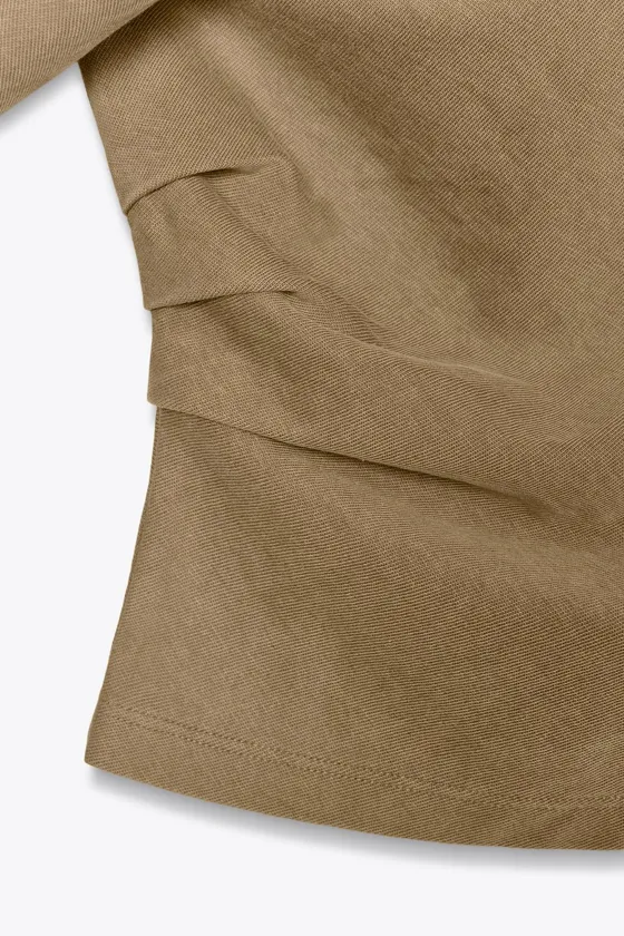 ФУТБОЛКА АСИММЕТРИЧНОГО КРОЯ ИЗ ТКАНИ С ЭФФЕКТОМ ПОТЕРТОСТИ