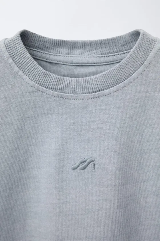 ФУТБОЛКА GARMENT DYE С ВЫШИТЫМ ЛОГОТИПОМ