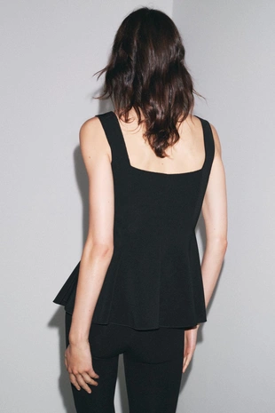 Топ из эластичной ткани с баской- Заказать в России