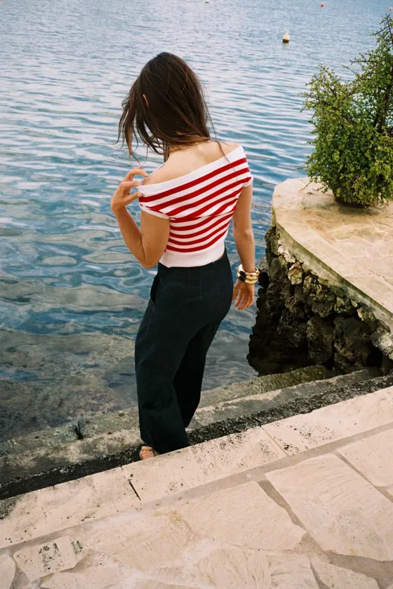 ТОП В ПОЛОСКУ С ВЫРЕЗОМ «ЛОДОЧКА»