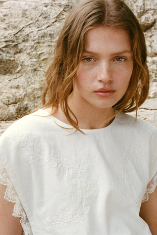 Топ с вышивкой и бантами