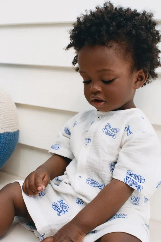 РУБАШКА ИЗ РЕЛЬЕФНОЙ ТКАНИ С ВЫШИВКОЙ «РЫБА»