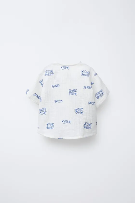 РУБАШКА ИЗ РЕЛЬЕФНОЙ ТКАНИ С ВЫШИВКОЙ «РЫБА»