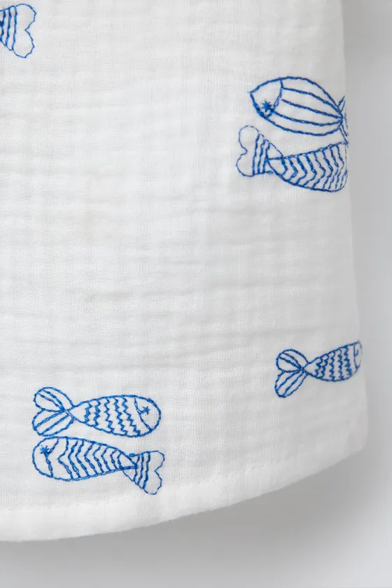 РУБАШКА ИЗ РЕЛЬЕФНОЙ ТКАНИ С ВЫШИВКОЙ «РЫБА»