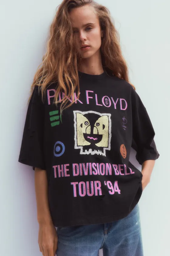 ФУТБОЛКА ИЗ ТКАНИ С ЭФФЕКТОМ ПОТЕРТОСТИ С ПРИНТОМ PINK FLOYD