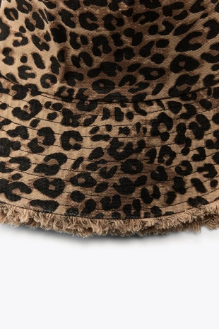 Панама с анималистическим принтом и необработанной кромкой- Заказать в России