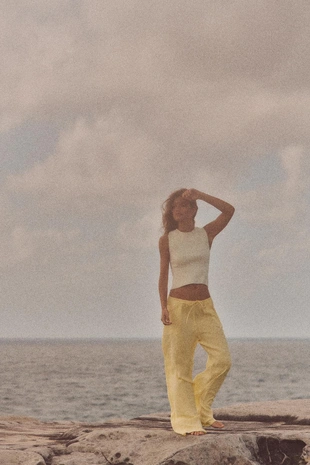 Трикотажный топ с вырезом на спине