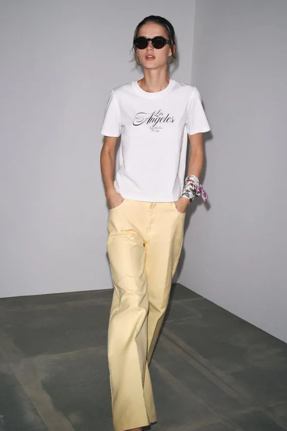 ФУТБОЛКА С КОНТРАСТНОЙ НАДПИСЬЮ