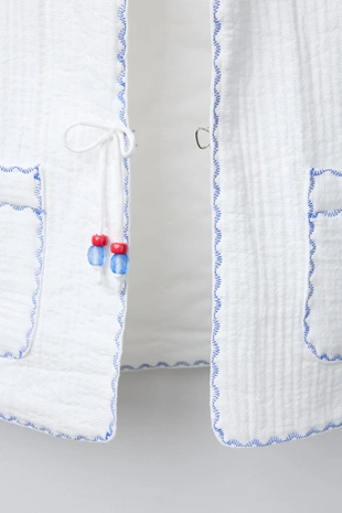 Стеганый жилет с контрастной вышивкой- Заказать в России