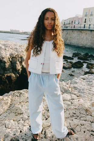 Стеганый жилет с контрастной вышивкой- Заказать в России