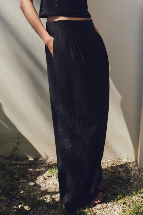 БРЮКИ С ВЫШИВКОЙ И ЗАЩИПАМИ