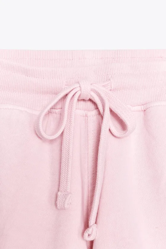 ШОРТЫ ИЗ МЯГКОЙ ТКАНИ С ЭФФЕКТОМ ПОТЕРТОСТИ