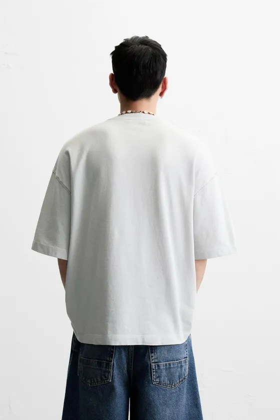 ФУТБОЛКА ИЗ РЕЛЬЕФНОЙ ТКАНИ С НАШИВКОЙ