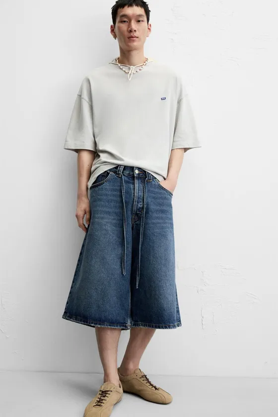 ФУТБОЛКА ИЗ РЕЛЬЕФНОЙ ТКАНИ С НАШИВКОЙ