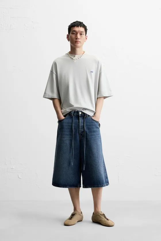 ФУТБОЛКА ИЗ РЕЛЬЕФНОЙ ТКАНИ С НАШИВКОЙ