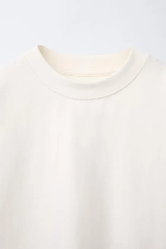 ФУТБОЛКА ИЗ ПЛОТНОЙ ТКАНИ С ВЫШИТОЙ НАДПИСЬЮ