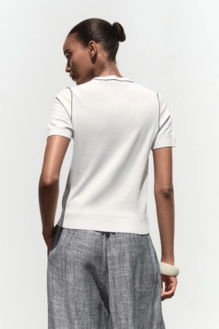 Трикотажный топ с короткими рукавами и окантовкой