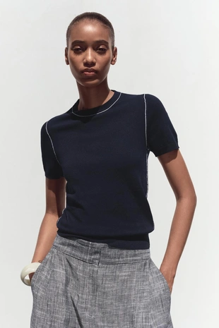 Трикотажный топ с короткими рукавами и окантовкой - Заказать в России