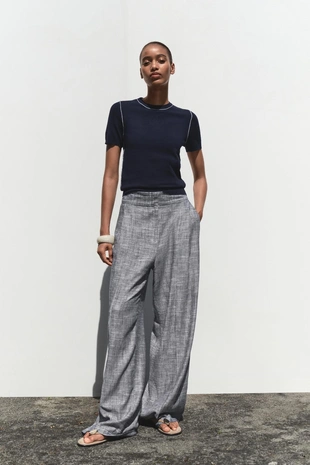 Трикотажный топ с короткими рукавами и окантовкой- Заказать в России