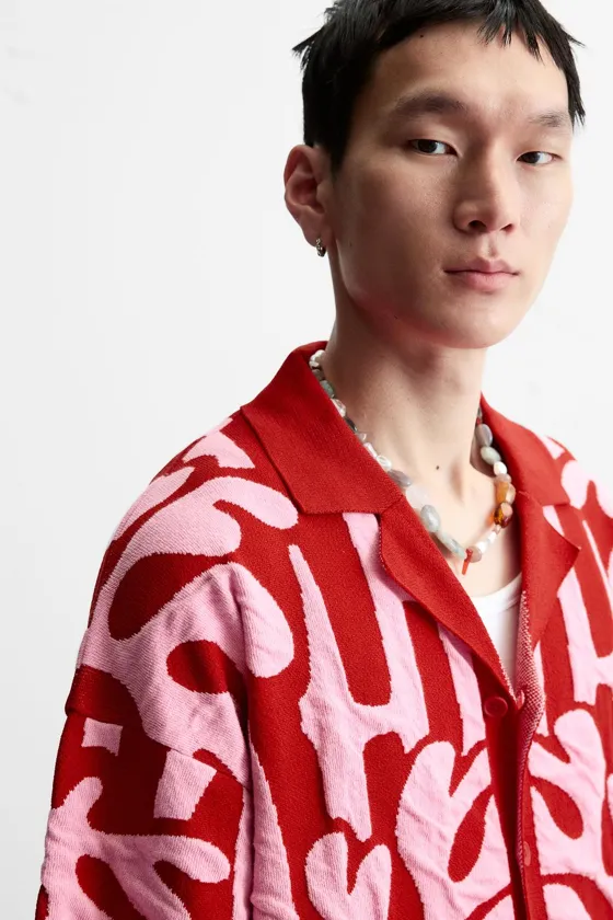 ТРИКОТАЖНАЯ РУБАШКА JACQUARD С КОНТРАСТНЫМИ ДЕТАЛЯМИ