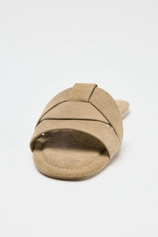 Кожаные сандалии со скрещенными ремешками- Заказать в России