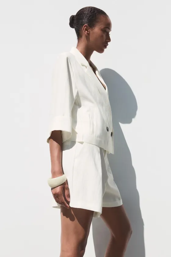 ШОРТЫ С РЕМНЕМ И ЗАЩИПАМИ