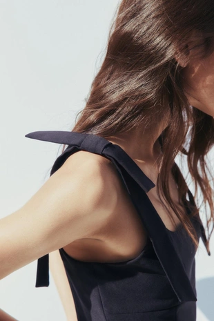 Топ из эластичной такни с бантами