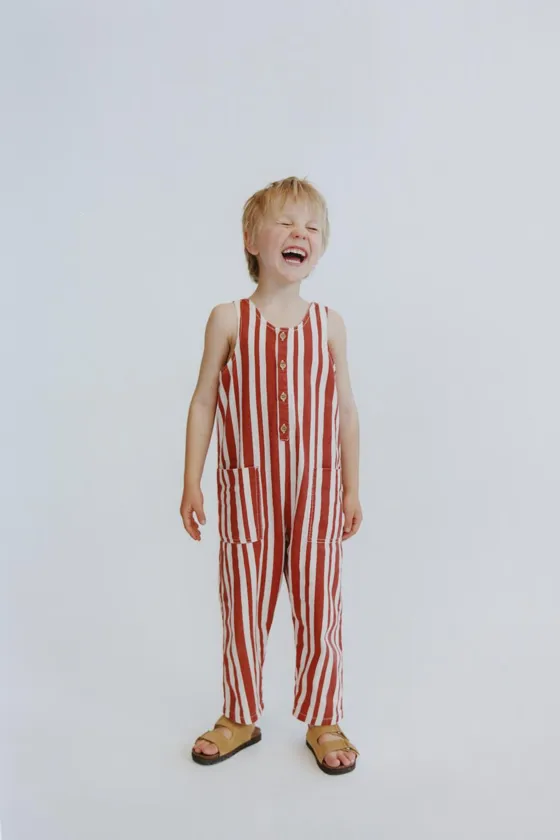 Длинные полосатые комбинезоны