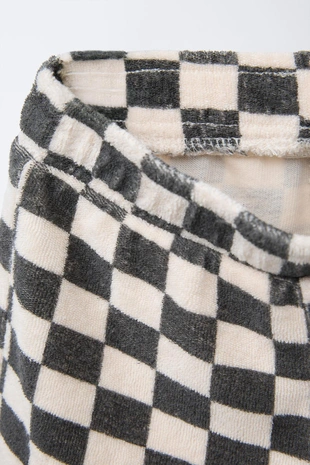 Комплект из футболки  и шортов-джоггеров в клетку- Заказать в России