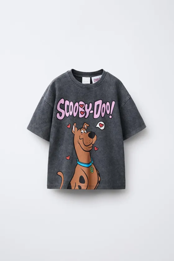 ФУТБОЛКА С ЭФФЕКТОМ ПОТЕРТОСТИ И ПРИНТОМ SCOOBY DOO ™