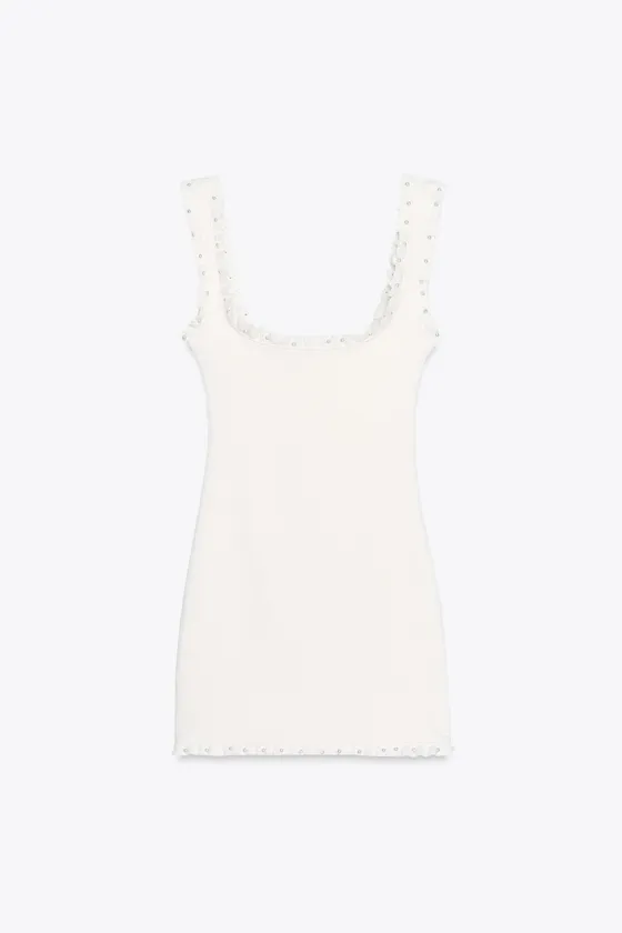 КОРОТКОЕ ПЛАТЬЕ С ДЕКОРАТИВНЫМИ ДЕТАЛЯМИ