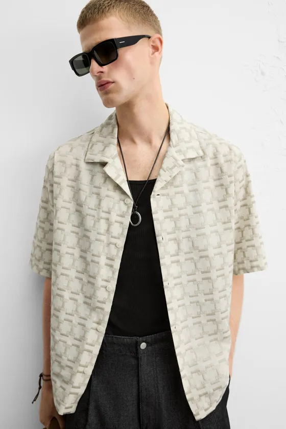 РУБАШКА С ГЕОМЕТРИЧЕСКОЙ ВЫШИВКОЙ