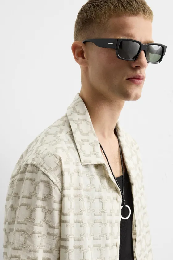 РУБАШКА С ГЕОМЕТРИЧЕСКОЙ ВЫШИВКОЙ