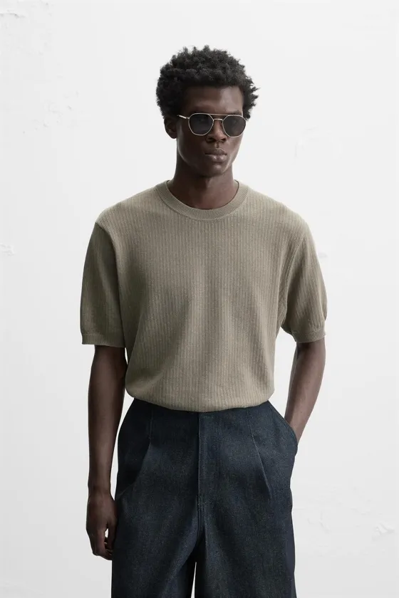 ФУТБОЛКА ИЗ РЕЛЬЕФНОГО ТРИКОТАЖА