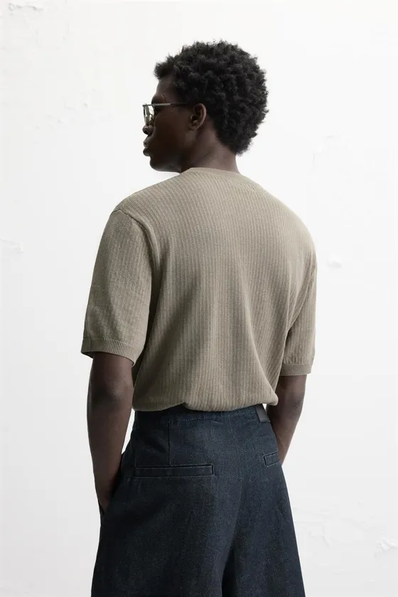 ФУТБОЛКА ИЗ РЕЛЬЕФНОГО ТРИКОТАЖА