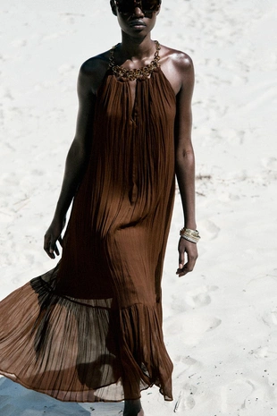 Платье миди с горловиной халтер и кольцами- Заказать в России