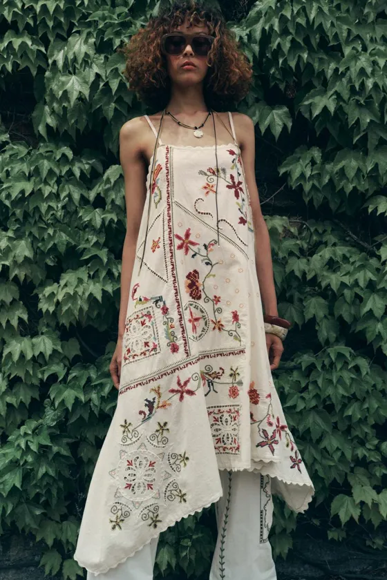 ПЛАТЬЕ АСИММЕТРИЧНОГО КРОЯ С ВЫШИВКОЙ — ZW COLLECTION