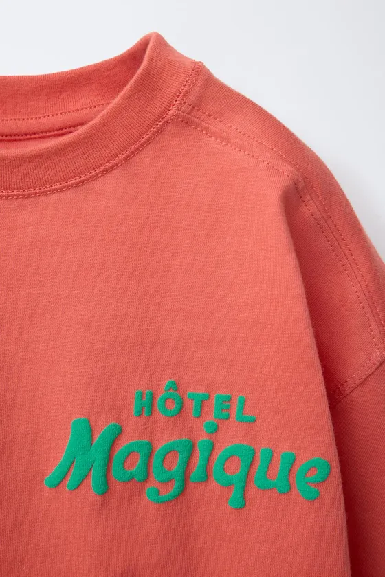 ФУТБОЛКА С ПРИНТОМ HÔTEL MAGIQUE © X ZARA
