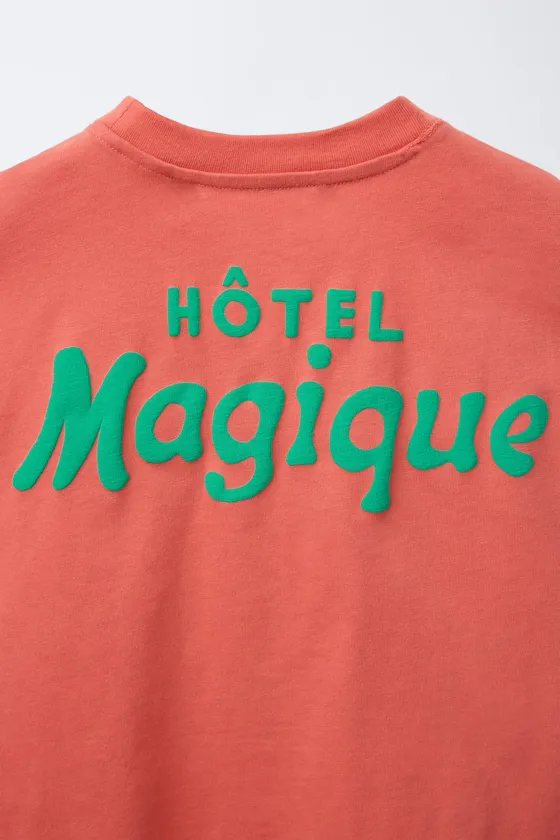 ФУТБОЛКА С ПРИНТОМ HÔTEL MAGIQUE © X ZARA