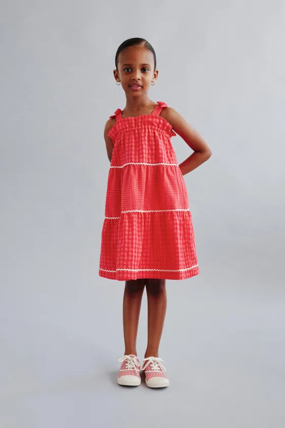 ПЛАТЬЕ В КЛЕТКУ С ВОЛНИСТЫМИ ДЕТАЛЯМИ CASA LAWA © X ZARA KIDS